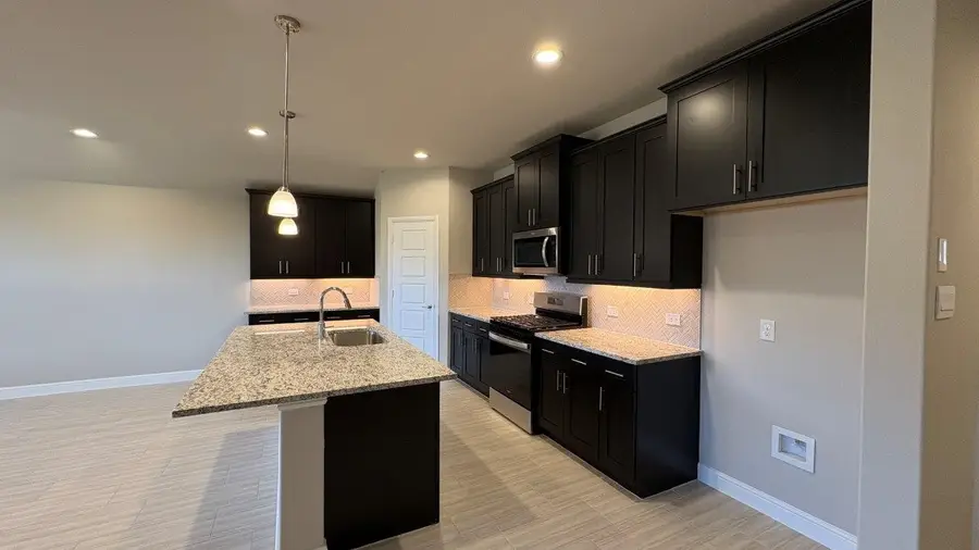 4243 Cornerstone Circle, Granbury, TX 76048 - Image #3