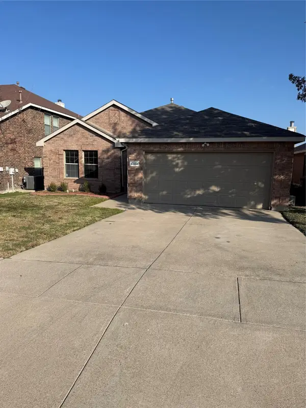 9884 Autumn Sage Drive, Fort Worth, TX 76108