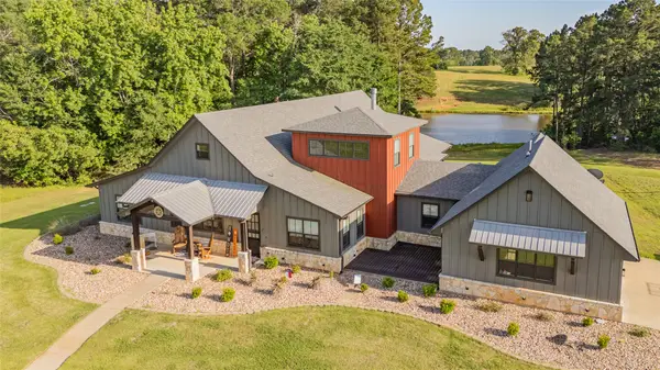 555 Hunt Drive, Gladewater, TX 75647