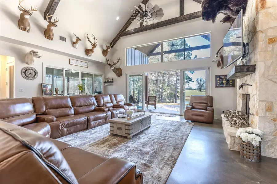 555 Hunt Drive, Gladewater, TX 75647 - Image #2