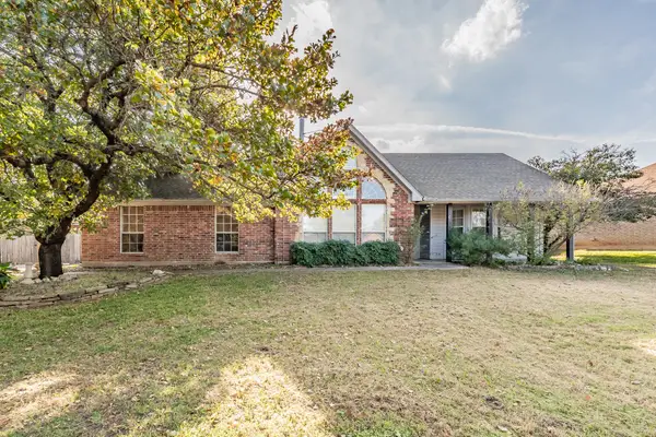 928 Herby Del Trail, Azle, TX 76020