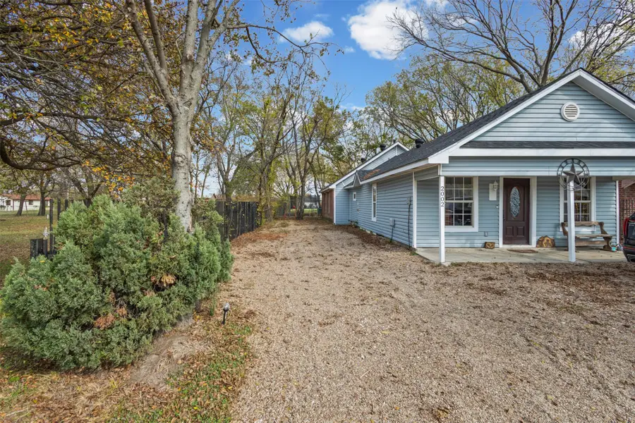 2002 NE Main Street, Ennis, TX 75119 - Image #2