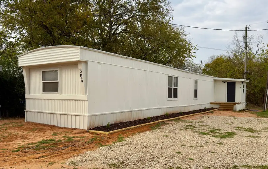 305 W Bryant Street, Elm Mott, TX 76640 - Image #2