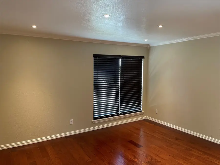 3533 Esplendor Avenue, Irving, TX 75062 - Image #2