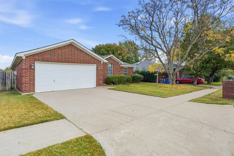 7109 Lost Horizon Drive, Benbrook, TX 76126 - Image #2