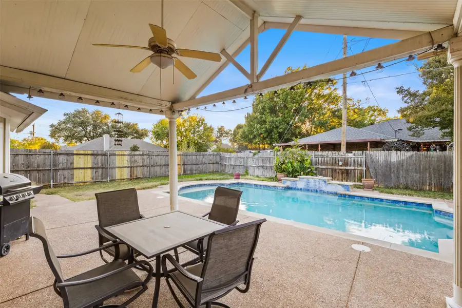 5501 Wood View Street, North Richland Hills, TX 76180 - Image #2