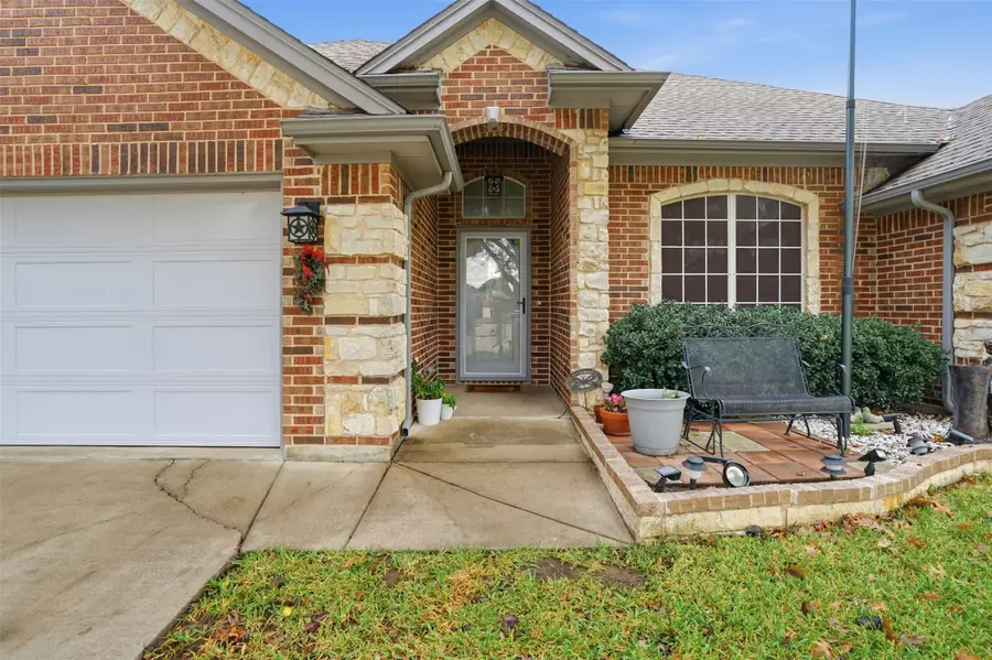 568 Willowview Drive, Saginaw, TX 76179 - Image #3