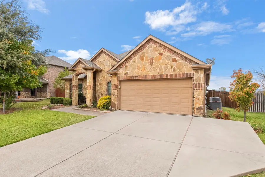 107 Holly Street, Waxahachie, TX 75165 - Image #2