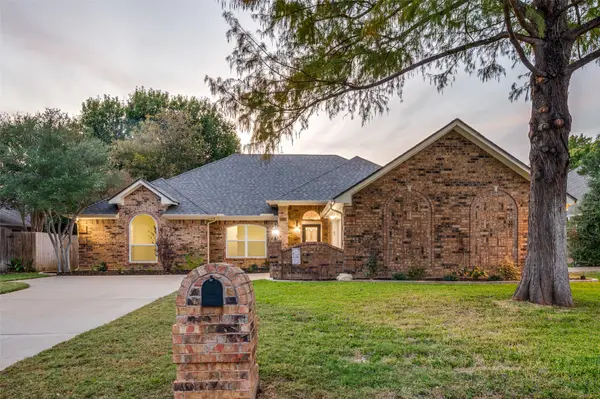 6214 Summergrove Drive, Arlington, TX 76001