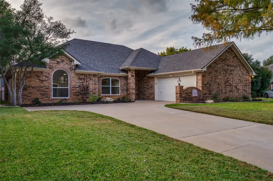 6214 Summergrove Drive, Arlington, TX 76001 - Image #3