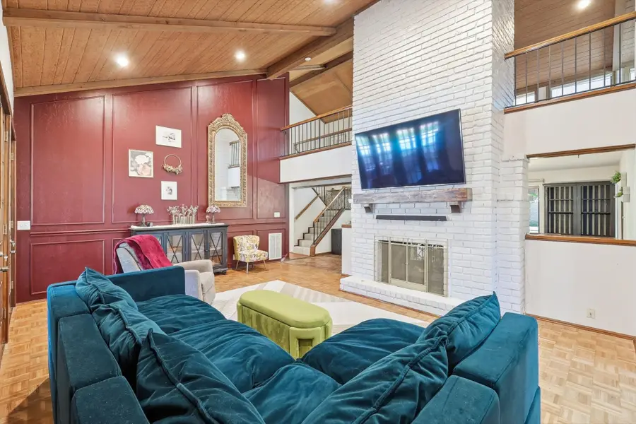 2813 Raintree Drive, Carrollton, TX 75006 - Image #2