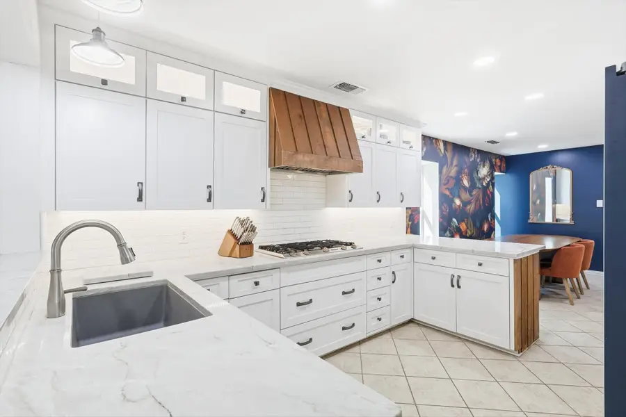 2813 Raintree Drive, Carrollton, TX 75006 - Image #3