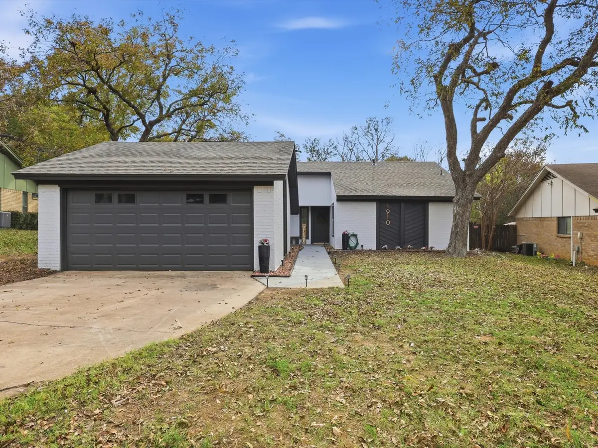1910 Longmeadow Drive, Arlington, TX 76015 - Image #1