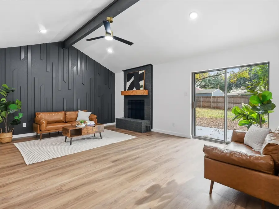 1910 Longmeadow Drive, Arlington, TX 76015 - Image #2