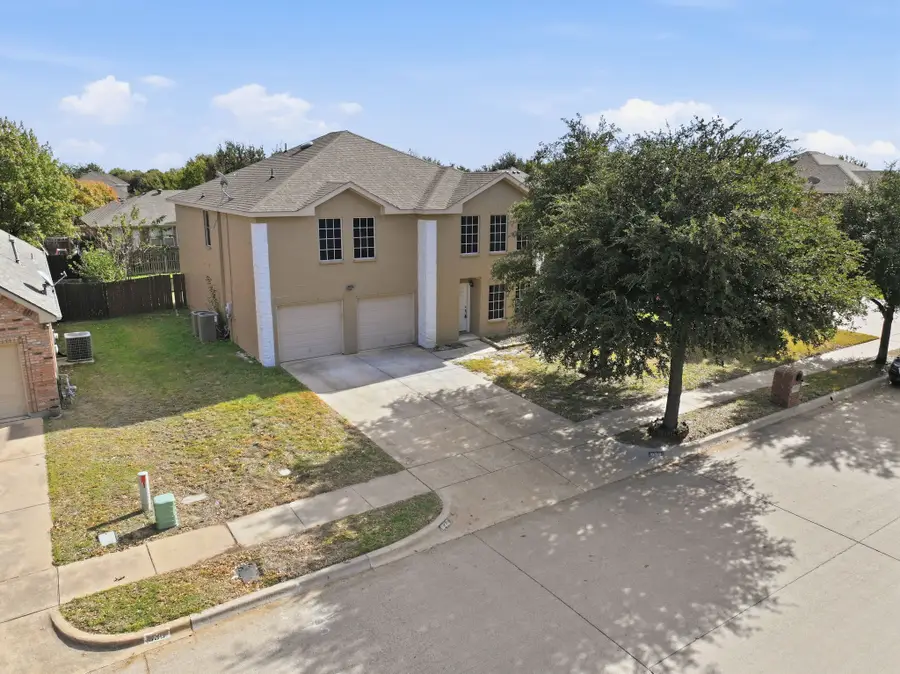 932 Robbins Way, Saginaw, TX 76179 - Image #2