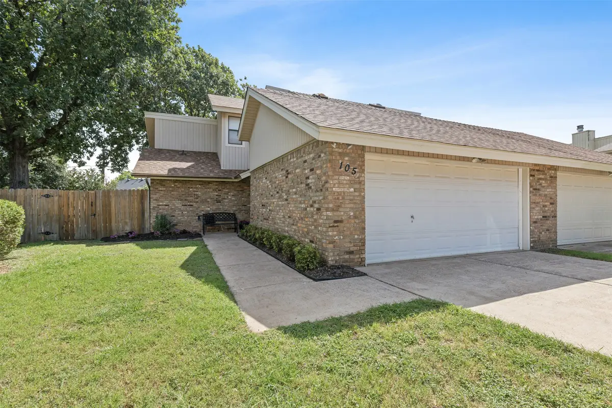 105 Yorkshire Court, Euless, TX 76040 - Image #1