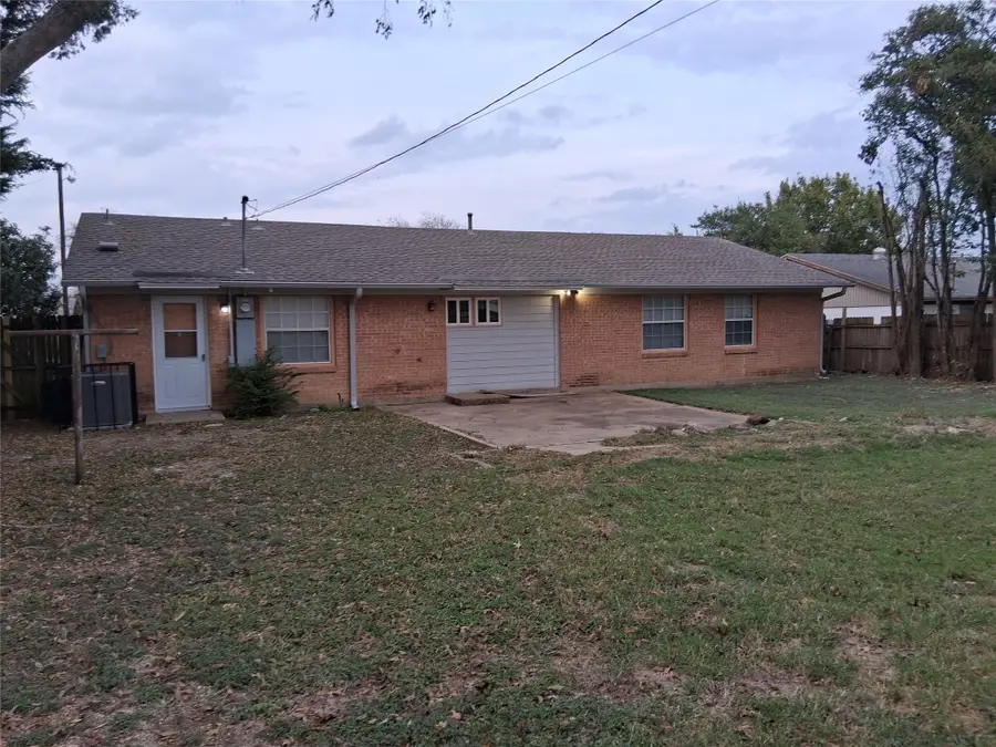 818 Emberwood Drive, Southwest Dallas, TX 75332 - Image #3