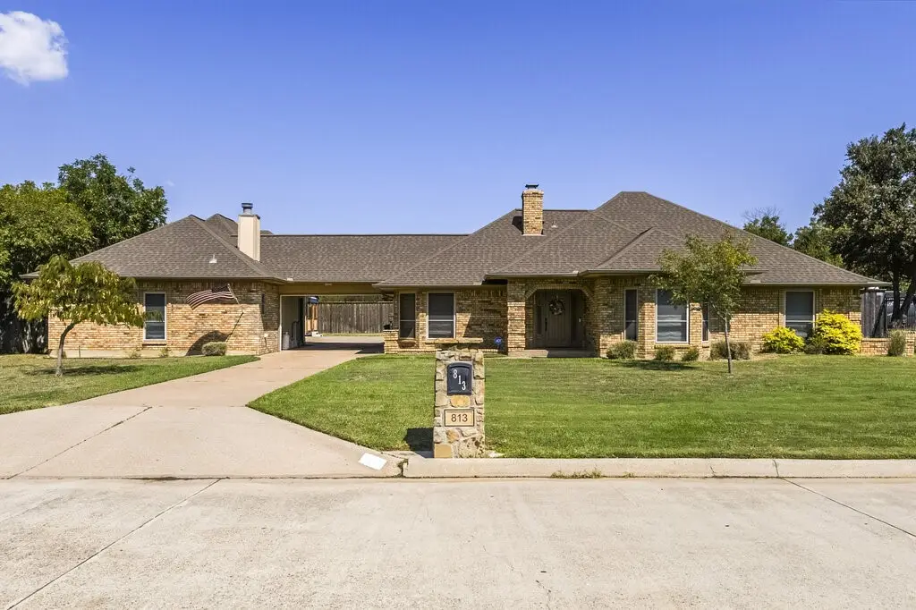 813 Shady Creek Drive, Kennedale, TX 76060 - Image #1