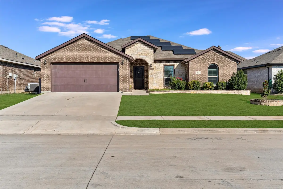 224 Cattlemans Trail, Saginaw, TX 76131 - Image #1