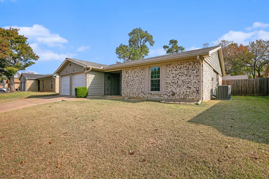 1417 Warren Lane, Fort Worth, TX 76112 - Image #2