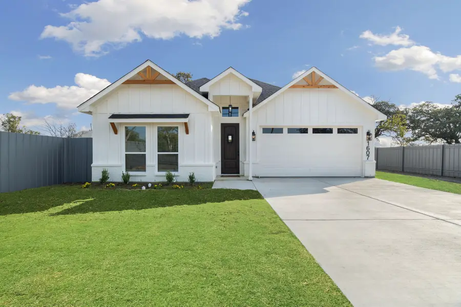 1607 Amanda Avenue, Fort Worth, TX 76105 - Image #2