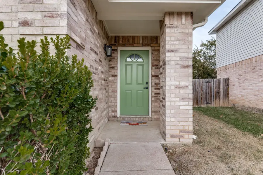 5808 Glenshee Drive, Fort Worth, TX 76135 - Image #2