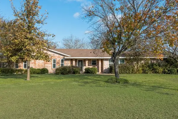 119 Burkett Lane, Pecan Hill, TX 75154
