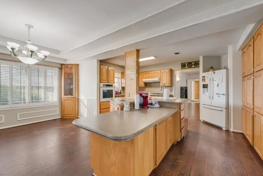 119 Burkett Lane, Pecan Hill, TX 75154 - Image #3