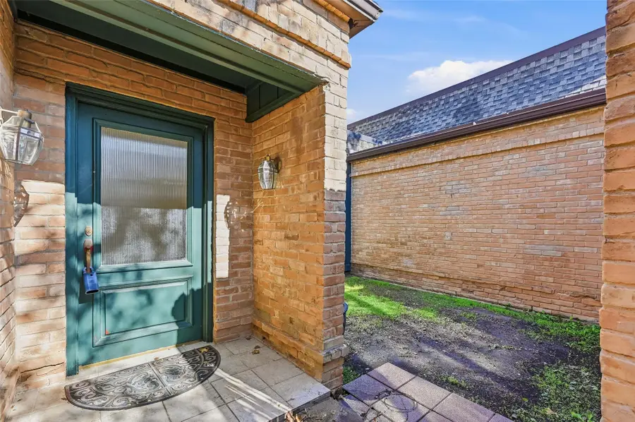 3213 Stonehenge Lane, Carrollton, TX 75006 - Image #3