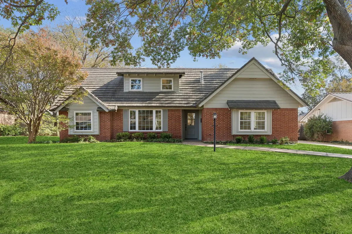 3905 Marys Creek Drive, Benbrook, TX 76116 - Image #1