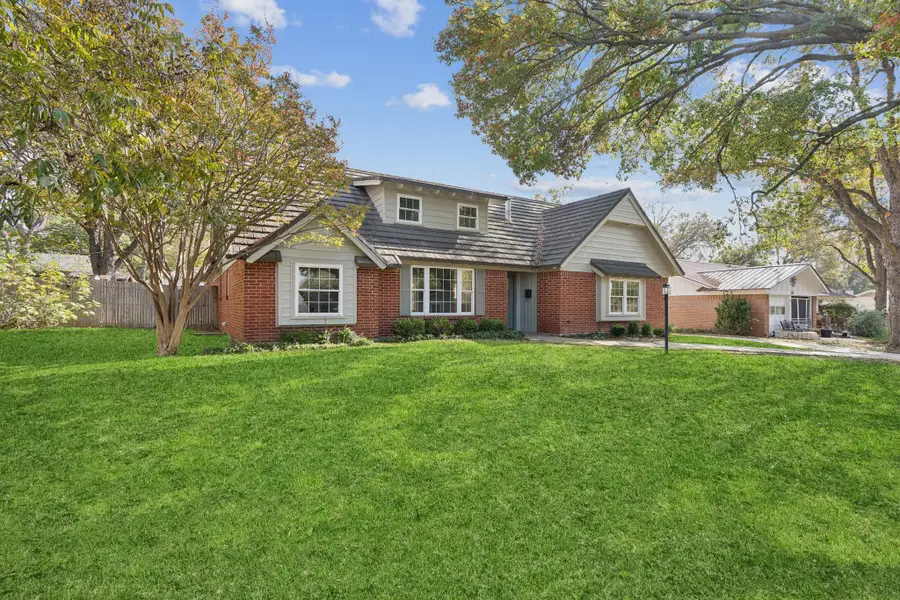 3905 Marys Creek Drive, Benbrook, TX 76116 - Image #2