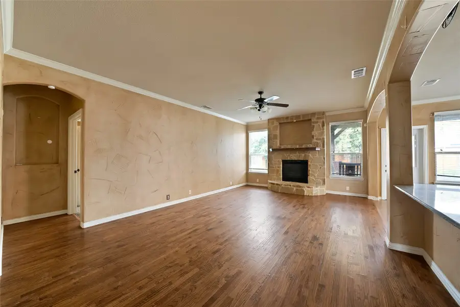 2852 England Parkway, Grand Prairie, TX 75054 - Image #3