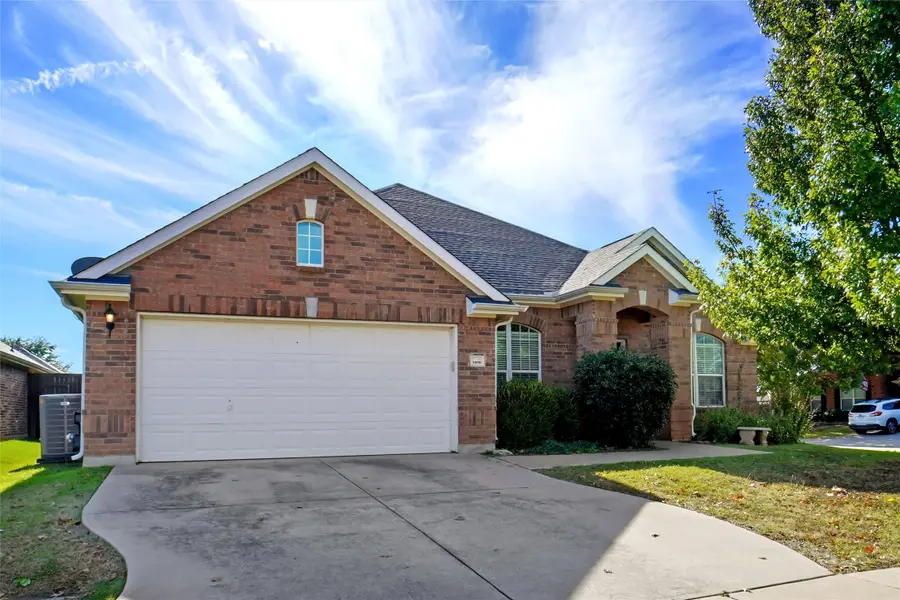 4000 Elmgreen Drive, Justin Roanoke, TX 76262 - Image #3