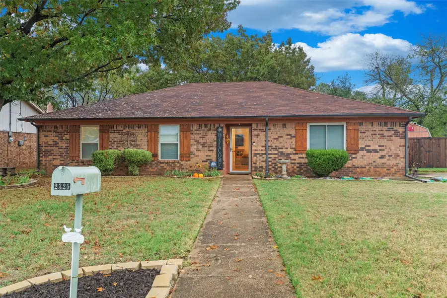 2325 Oakside Drive, Arlington, TX 76016 - Image #2