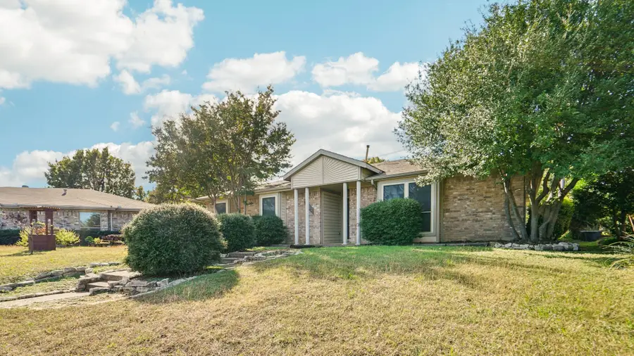 2450 Antler Trail, Lewisville, TX 75067 - Image #2