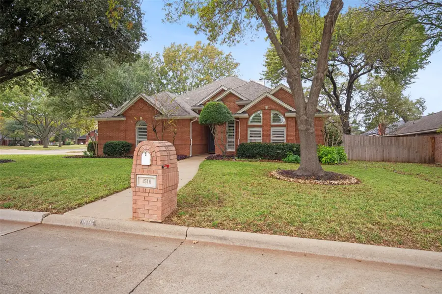 1516 Creekside Drive, Mansfield, TX 76063 - Image #3