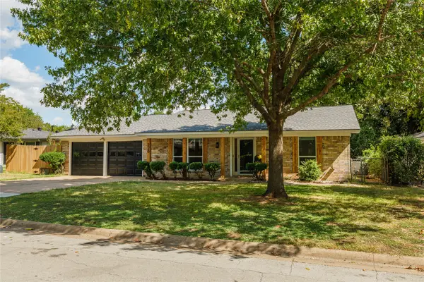 228 Arcadia Street, Hurst, TX 76053