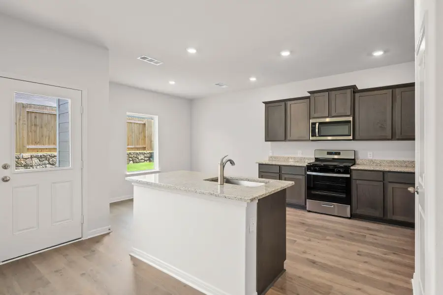 422 Watson Court, Venus, TX 76084 - Image #2