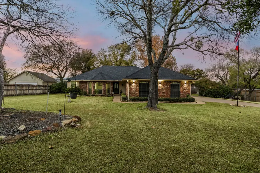112 Saddle Hills Road, Burleson, TX 76028 - Image #2