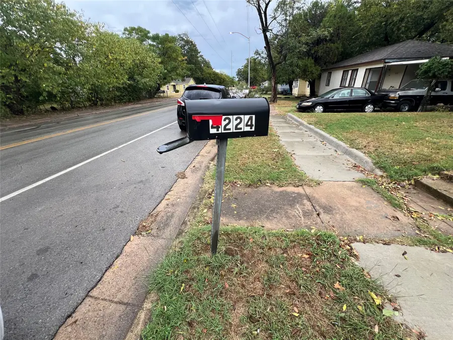 4224 Ramey Avenue, Fort Worth, TX 76105 - Image #2