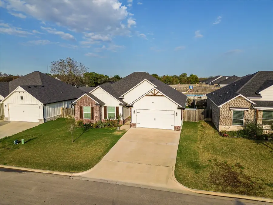 408 Daisy Lane, Robinson, TX 76706 - Image #2