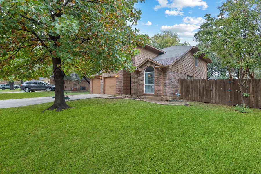 311 Georgian Oak Court, Lake Dallas, TX 75065 - Image #2