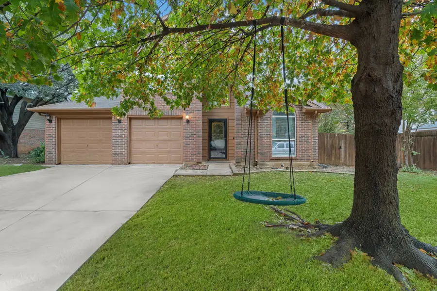 311 Georgian Oak Court, Lake Dallas, TX 75065 - Image #3