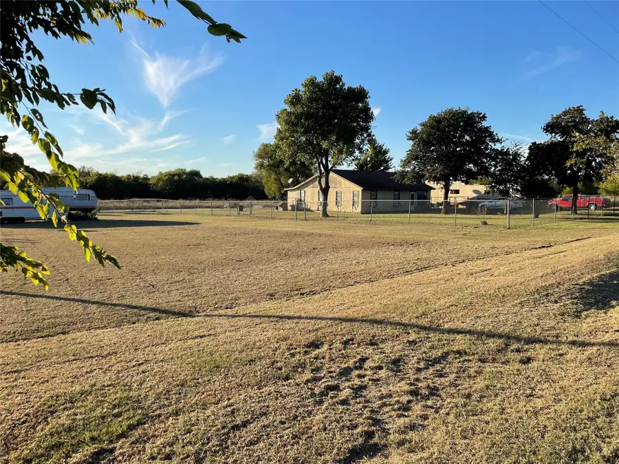 1441 Mcfarlin Road, Collinsville, TX 76233 - Image #2