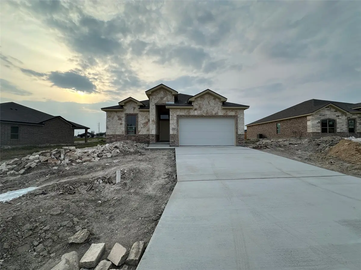 130 Lasso Loop, Lorena, TX 76655 - Image #1