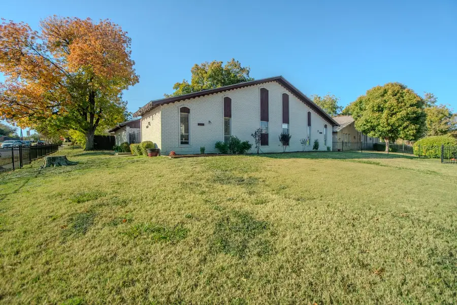 13351 Kit Lane, Dallas, TX 75240 - Image #2