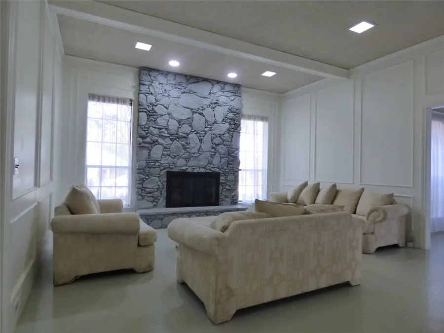 1506 E Peters Colony Road, Carrollton, TX 75007 - Image #3