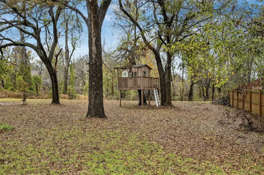 309 Jean Court, Springtown, TX 76082 - Image #2