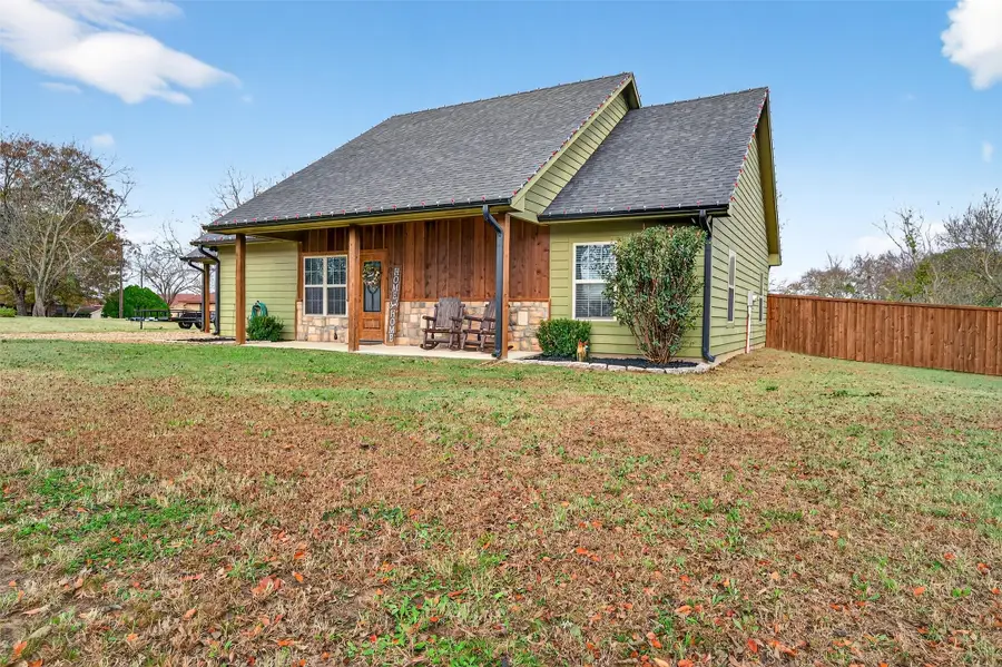 203 Mockingbird Street, Ector, TX 75439 - Image #3