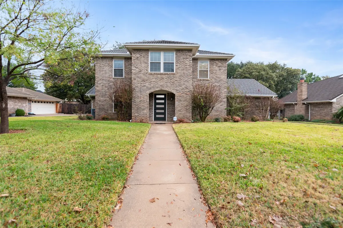 30 Crestwood Drive, Trophy Club, TX 76262 - Image #1